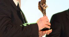 Wręczenie statuetki Ekskluzywna Marka 2013, Cezary Ociepa, Marcin Andrzejewski.