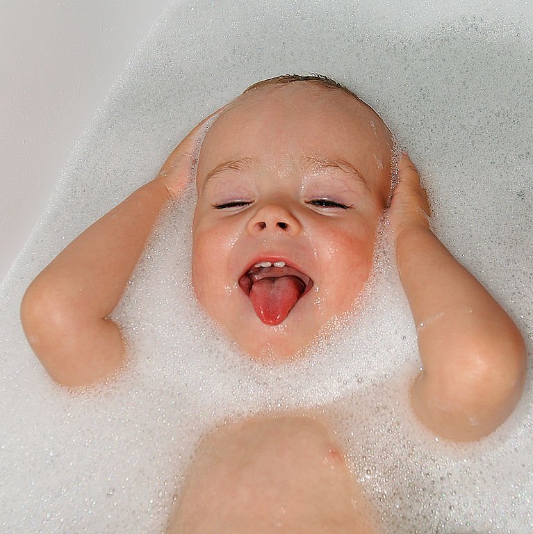 Prebiotyki i emolienty – sprzymierzeńcy w budowie odporności skóry dziecka
