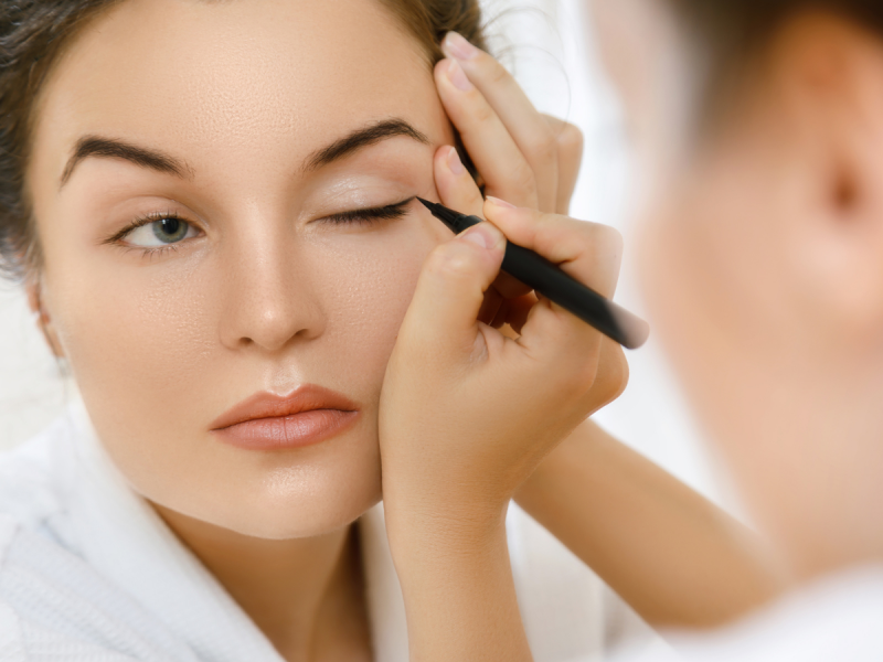 Już nie czarny! Wprowadź kolorowy eyeliner do swojego makijażu!
