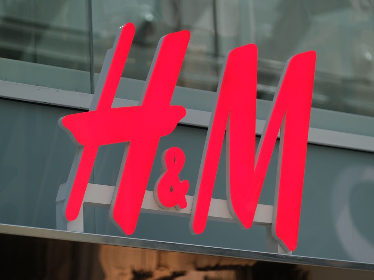 Nie uwierzysz, co możesz zrobić z tą bluzką z H&M za jedyne 27,99 zł! Stylizacja nigdy nie była tak prosta!