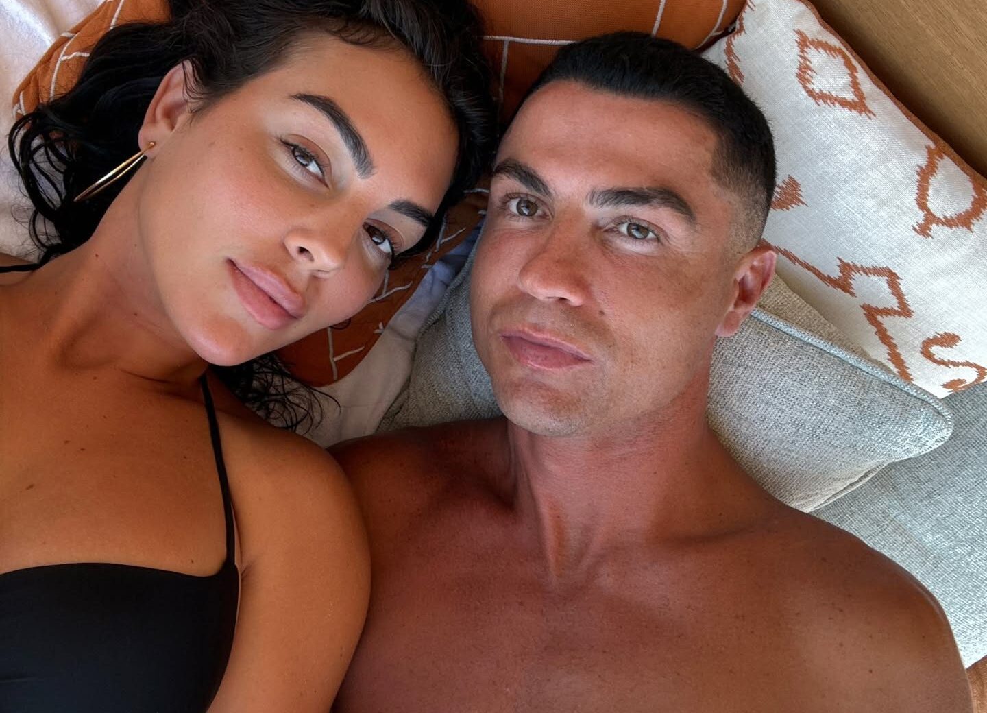 Czy to koniec singielskiego życia Cristiano Ronaldo? Zobacz ogromny pierścionek, który podbił serca fanów!